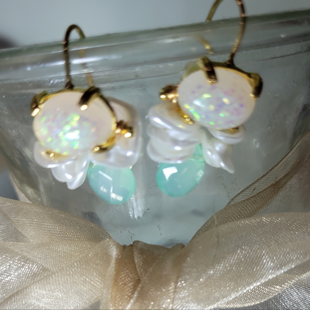 OPAL BAROQUE PEARL AND MINT GREEN STONE EARRINGS. - Picture 2 of 7